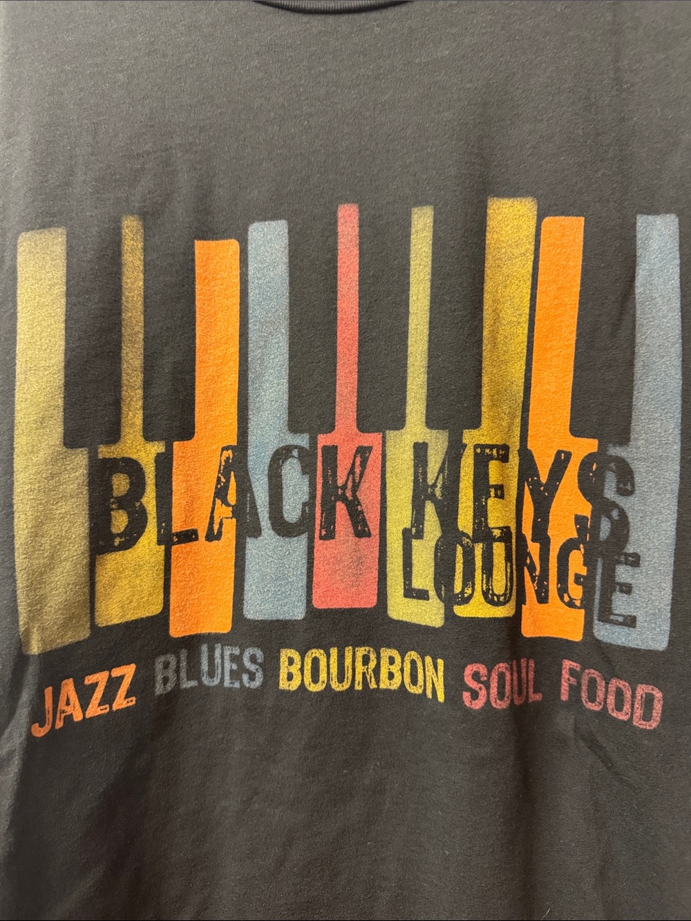 Retrobrand Black Keys Lounge T Shirt- Multicolor Piano Keys - Men’s Size M - Picture 2 of 5